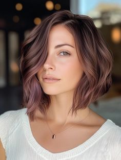 The Chocolate Mauve balayage bob is a chic and timeless option for those who prefer a bit of length but still want the easy manageability of shorter hair. This bayalage short hair style features a graduated cut that frames the face, with the color balayage technique adding depth and dimension. Short Hair For Brunettes, Balayage On Bob Haircut, Short Hair Dark Balayage, Chocolate Strawberry Hair, Chocolate Brown Balayage Short Hair, Short Bob Balayage Brunettes, Bayalage Short Hair, Short Brunette Hair Bob, Mauve Balayage