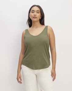 A lighter, softer cami. The Air Cami features a rounded V neckline, bra-friendly straps, a curved hem, and a relaxed fit throughout. Plus, it’s made of our lightest, most breathable cotton, so you can let the breeze in. V Neckline, Relaxed Fit, Black