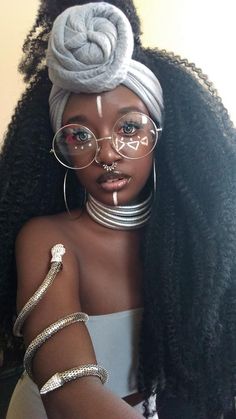 African Choker, Neck Rings, Afro Punk Fashion, Fesyen Rambut, Pelo Afro, Foto Poses, Afro Punk, Wearing Glasses, Hair Reference