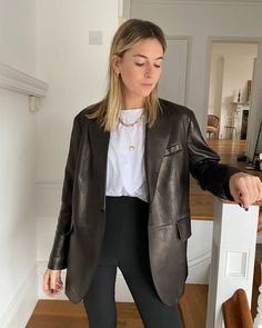 Red Jacket Leather, Leather Blazer Women, Girls Spring Outfits, Hello Future, Leather Jacket Girl, Black Leather Blazer, Autumn Jacket, Looks Pinterest