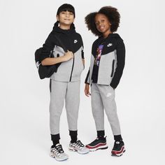 Made of bonded jersey knit fabric, this 2-piece set is inspired by the classic warmup suit. The hoodie has a full-zip closure that makes layering easy, and the matching tapered pants have ribbed cuffs and an elasticized waistband for a comfy fit little athletes can play freely in. Tech Outfit, Nike Sportswear Tech Fleece, Kid Lifestyle, Hoodie Set, Tapered Trousers, Nike Tech, Tech Fleece, Nike Kids, Tapered Pants