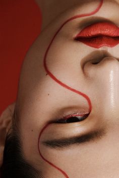 Contemporary Dance Makeup, Looks For Hooded Eyes, Makeup Looks For Hooded Eyes, Makeup Photoshoot Ideas, Beauty Shoot Editorial, Red Editorial, Tips For Hooded Eyes, Makeup Ideas For Hooded Eyes, Futuristic Makeup