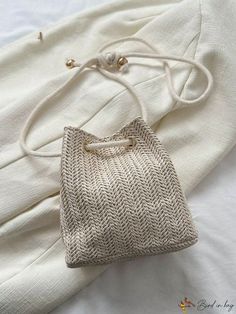 BirdinBag - Beige Mini Straw Bag with Drawstring Detail - Ideal for Summer Beach Vacations Vacation Bag, Beach Essentials, Vacation Style, Satchel Handbags, Bird In Bag, Bag Bag, Square Bag, Beach Trip, Color Khaki