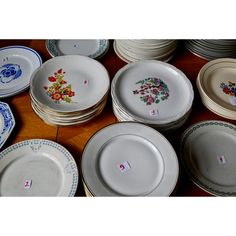 there are many plates with designs on them