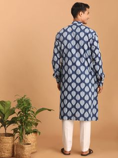 SHVAAS By VASTRAMAY Men's Blue Leaf Print cotton Kurta With White Pant Style pyjama Set Introducing the elegant and stylish SHVAAS By VASTRAMAY Men's Blue Leaf Print Cotton Kurta with White Pant Style Pyjama Set. Perfect for any traditional occasion or festive celebration, this set offers a blend of comfort and fashion. Key Features Elegant blue leaf print design Comfortable cotton fabric Full sleeves kurta with a mandarin collar White pant style pyjama for a complete ethnic look Perfect for tra Blue Cotton Sleepwear With Pockets, Blue Cotton Sets With Long Pants, Blue Cotton Long Sleeve Sets, Indigo Cotton Straight Kurta, Blue Cotton Kurta With Relaxed Fit, Fitted Cotton Kurta In Indigo, Fitted Indigo Cotton Kurta, Cotton Straight Kurta For Loungewear, Traditional Long Sleeve Kurta For Loungewear