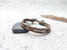 Minimalist surfer bracelet made of sail rope 4 mm Give yourself and your friends a casual, minimalistic yet elegant surfer look. 📏 Size adjustable: Thanks to the two sliding knots, the bracelet adapts perfectly to your wrist. For optimal comfort, select your desired size when purchasing. 🤙🏼 Made in Germany: Each bracelet is knotted for you from high-quality materials in Germany and shipped to offer you a unique, long-lasting accessory. 🌊 100% waterproof: Whether showering, swimming or on the surfboard - enjoy unrestricted wearing comfort in every situation without having to constantly take off your bracelet. 🎁 Tip: If the bracelet is intended as a gift and you don't know the exact size, I recommend that you choose the bracelet one size smaller. The sliding knots allow the bracelet to Casual Outdoor Bracelet, Casual Nylon Cord Bracelets For Outdoor, Minimalist Adjustable Durable Bracelet, Surfer Look, Sailing Rope, Balance Bracelet, Surfer Bracelets, Sliding Knot, Braided Bracelets