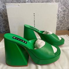 Simon Miller Green Slice Heeled Leather Platform Sandals Shoes Sz 37 Made In Green Leather Wedge Sandals For Summer, Leather High Heel Wedge Sandals For Spring, Designer Leather Sandals With Pointed Toe, Modern Leather Mules With Heel Strap, Green Leather Closed Toe Wedge Sandals, Trendy Leather Wedge Sandals With Heel Strap, Summer High Heel Mules With Deep Heel Cup, Chic High Heel Sandals With Deep Heel Cup, Luxury Summer Wedge Sandals With Sculpted Heel