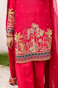 Lehenga Pics, Pink Kameez, Embroided Suits, Punjabi Wedding Suit, Dupatta Dress, Bridal Suit, Colour Combinations Fashion, Raw Silk Fabric, Boutique Suits