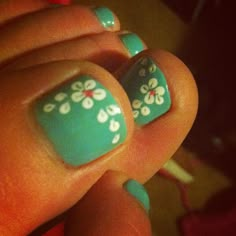 Easter Pedicure, French Tip Toes With Flower Design, French Pedicure With Flower Design, French Toes With Flower, Pedicure Daisy Design, Daisy On Toenail, Toenail Ideas, Pedicure Toenails, Pedi Designs