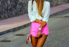 Hot Pink Shorts Outfits, Pink Shorts Outfits, Neon Pink Shorts, Look Con Short, Hot Pink Shorts, Ibiza Fashion, Look Short, Shorts Outfits, Blake Lively