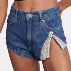 Lottie High Waist Crystal Embellished Denim Shorts - Hot fashionista Loose Maxi Dress, Linen Shirt Dress, Embellished Denim, Shirt Dress Casual, Short En Jean, White Maxi Dresses, Midi Dress Bodycon, Premium Denim, High Waisted Denim