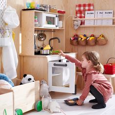 DUKTIG Play kitchen, birch, 28 3/8x15 3/4x42 7/8" - IKEA Ikea Duktig, Vegetable Boxes, Play Kitchens, Head Of Lettuce, Salad Leaves, Colorful Salads, Different Vegetables, Ikea Family, Master Chef