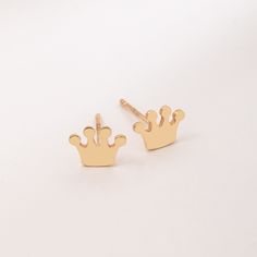 14K 18K Solid Gold Crown Studs Earrings * Royal King Queen Crown Earrings * Solid Gold Dainty Earrings * Tiny Jewelry * Best Gift for Her. Material: Solid Gold (Not Gold Filled or Gold Plated) Karat: 14K - 18K (real gold) Available gold color: Yellow, Rose, and White Earring Size: Crown Height: 7 mm Crown Width: 9 mm The sizes of the earring may differ slightly due to handwork. Crown earrings are sold in pairs.If you want single earring, please contact me. 14k Yellow Gold Earrings For Birthday, Gold Pierced Earrings For Birthday, Gold Crown Design Earrings As Gift, Gold Crown Design Earrings For Gift, Gold Earrings With Crown Design For Gift, Tiny Jewelry, Queen Earrings, White Earring, Crown Earrings