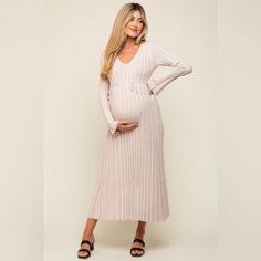 A Solid V-Neck Maternity Long Sleeve Maxi Dress In A Thick Ribbed Knit Material. Included Delicate Waist Tie Detail. Illa Illa By Pinkblush New Without Tags Inventory #P9037 Fall Baby Shower Dress, Classy Maternity Outfits, Baby Shower Outfit Ideas, Winter Maternity Outfits, Short Dress White, Shower Outfits, Stylish Maternity Outfits, Baby Shower Outfit, Knit Maxi Dress