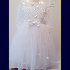 Sequins Dress With Bow In The Front And Bow In The Back Princess Style First Communion Summer Dress, Princess Style Summer Dress For First Communion, Princess Style Summer First Communion Dress, Spring Princess Tutu Dress For Confirmation, Princess Style First Communion Dress For Spring, White Fitted Princess Dress For Dress-up, White Spring Tutu Dress For Confirmation, White Tutu Dress For Confirmation In Spring, White Tutu Dress For Spring Confirmation