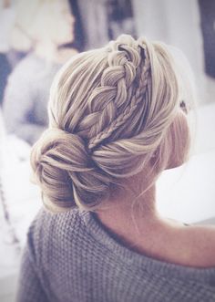 Braid Bun, Kadeřnické Trendy, Vlasové Trendy, Bridal Hair Updo, Fishtail Braid, Trendy Wedding Hairstyles, Braided Hairstyles Updo, Braided Hairstyles For Wedding, Penteado Cabelo Curto