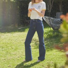 Nothing Says Cruisey Retro Style Like The Livin Pant. This Women's 5-Pocket Denim Pant Blends 70s And 90s Nostalgia With A High-Waisted, Flared Leg Fit. Made For Laid-Back Days When The Livin' Is Easy. Camille Rowe Style, Camille Rowe, Corduroy Pants Women, Tie Dye Denim, Straight Crop Jeans, Light Wash Jeans, Pants Color, High Jeans, Denim Pants