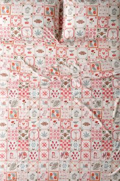 an image of a bed sheet set with red and white designs on it's sheets