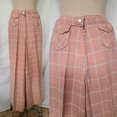 Vintage 70's costume made plaid groovy pants in pastel pink. Perfect for Spring weather. Hight waist, wide leg with crease and bell-bottoms. Small applicated pockets with button. Front closure with zipper and clasps. No tag size but they fit a XS. Please check measurements for accuracy.  As reference, the manequin is a size EU36/UK8 but the pants are only pined to the manequin.  Measurements  Waist 63cm/24.8" Hips 90cm/35.5" Length: 103cm/40" They show normal signs of wear but are  still in  goo Pink Plaid Pants, Vintage Wide Leg Plaid Bottoms, Vintage Pink Wide Leg Bottoms, Vintage Pink Wide-leg Bottoms, Pink Wide Leg Retro Pants, Vintage Wide Leg Pants With Pockets, Vintage Fitted Pink Pants, Vintage Pink Pants For Summer, Vintage Pink Wide Leg Pants