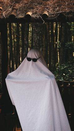 A boy disguise as ghost in the wood. Vibe Pics, Sheet Ghosts, Euphoria Aesthetic