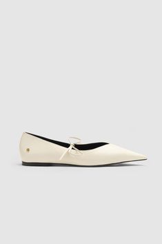 Nikki Flats - Ivory Terry O Neill, Leather Bow, Womens Ballet Flats, Anine Bing, Leather Bows, White Flats, Kate Moss, Bow Detail, Skirts For Sale