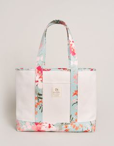 Our Alpha Totes are ready to pick up and go to the park, the boat, the market, or to the beach! Travel anywhere with these roomy, linen totes, made with all the pockets you could need and an interior hanging clasp fob to easily keep up with your keys! Lowcountry Style, Spartina 449, Beach Travel, Women's Handbags, The Boat, Keep Up, Luggage Bags, The Park, Ted Baker Icon Bag