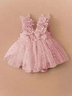 Dress your little princess in our Baby Girl Toddler Flower Appliqué Heart Tulle Tutu Dress for an enchanting look. This delightful dress features delicate flower appliqués on a heart-shaped bodice and a soft, layered tulle tutu skirt, creating a magical and whimsical style. Perfect for birthdays, photoshoots, or special occasions, this dress ensures she looks adorable and feels like a fairy-tale princess. Let her twirl in joy with this beautiful and charming dress! Spring Princess Dress With Sweetheart Neckline, Fitted Spring Dress With Appliques, Spring Fitted Dress With Appliques, Pink Tulle Dresses With Appliques, Pink Tulle Dress With Appliques, Cute Floral Applique Tutu Dress For Dress-up, Cute Tutu Dress With Floral Applique For Dress-up, Pink Lace Dresses With Appliques, Pink Lace Dress With Appliques