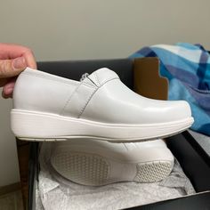 Brand New White Nurses Shoes Nurses Shoes, Nursing Shoes, Shoes Color, Nursing, Athletic Shoes, Shoe Boots, Color White, Size 6, Women Shoes