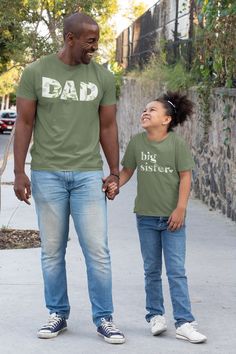 Matching Crew Neck T-shirt For Father's Day, Mother's Day Crew Neck T-shirt, Father's Day Personalized Matching T-shirt, Family Matching Unisex T-shirt With Name Print, Personalized Matching Crew Neck T-shirt, Green Letter Print T-shirt For Father's Day, Green T-shirt With Letter Print For Father's Day, Green Father's Day T-shirt With Letter Print, Green Short Sleeve T-shirt For Mother's Day