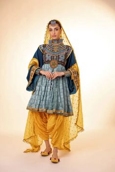 Afghanistan Clothes, Afghan Wedding Dress, Girls Dresses Sewing, Velvet Dress Designs, Womens Trendy Dresses