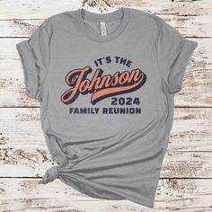 Introducing the new fully personalized "FAMILY 2024 REUNION MATCHING T-SHIRTS"!  With a vintage athletic kind of style, it's sure to please everyone!  Whether you are planning this years family reunion, vacation, picnic, or WHATEVER...this t-shirt is fully customizable to fit your event and leave your entire family with a sweet little keepsake! **Please note that with my personalized orders, I like to send you pictures to ensure that you approve of the art.  This will add a day or two to your sh Family Reunion Shirts Designs Ideas, Family Tshirt Ideas Matching Shirts, Family Reunion Shirts Ideas, Family Reunion Tshirt, Family Reunion Shirts Designs, Family Reunion Shirts, Reunion Shirts, Matching T Shirts, Body Suits