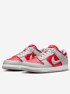 The 80s icon returns with classic details and a basketball style: the Dunk Low "Ultraman" brings vintage style back to the streets. The leather upper softens and gains retro character with wear, and the foam midsole offers lightweight, responsive cushioning.
  Leather upper
 Lace-up closure
 Rubber outsole


Size & Fit:
Fit regular