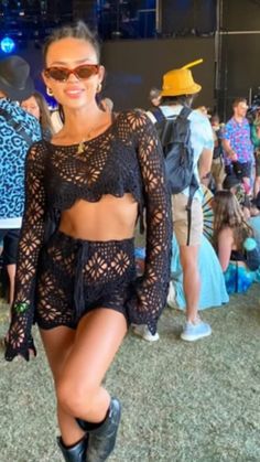 Festival Outfit Ideas 2023, Ultra Miami Outfits, Summer Nail Looks, Ultra Music Festival Outfits, Summer Rave Outfits, Coachella Aesthetic, Trendy Festival Outfits, Rave Party Outfit, Festival Outfit Ideas