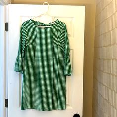 New Crown & Ivy Kelly Green Gingham Dress Has Bell Sleeves! I Removed The Tags But It Has Not Been Worn. Excellent Condition! Size Medium 100% Cotton No Trades Preppy Mini-length Spring Dress, Preppy Mini Length Spring Dress, Preppy Mini Length Dress For Spring, Spring Preppy Knee-length Dress, Preppy Long Sleeve Spring Dresses, Spring Preppy Mini Dress, Preppy Mini Dress For Spring, Preppy Long Sleeve Summer Dresses, Preppy Spring Workwear Dresses