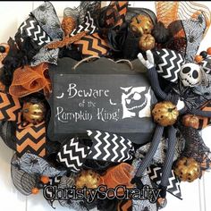 a halloween wreath that says beware of the pumpkin king