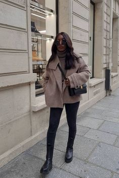 Wander Outfit, Nyc Winter Outfits, Trending Winter Boots, Winter Mode Outfits, Nyc Outfits, New York Outfits, Winter Fashion Outfits Casual, Europe Outfits, Cold Outfits