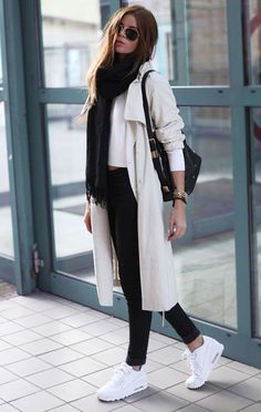 7 Looks para Dar um Descanso para as Botas » STEAL THE LOOK Sneaker Outfit Fall, How To Wear Vans, How To Wear Sneakers, Cute Skirt Outfits, Street Style Winter, Casual Winter Outfits, Sneakers Outfit, Cute Skirts