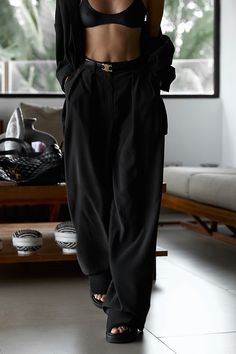 WIDE GRAPHITE BLACK TROUSERS – ANNAFOXY Italian Accessories, Wide Trousers, Types Of Girls, Looks Street Style, Looks Black, Black Trousers, Looks Chic, Edgy Outfits, Casual Style Outfits