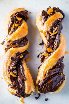 Chocolate and orange twists Candied Oranges, Bread Twists, Chocolate And Orange, Chocolate Pairings, Orange Twist, Sweet Roll, Sustainable Food