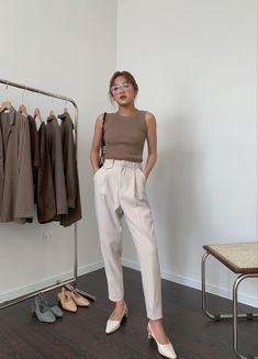 Korean Summer Work Outfits, Work Outfits Women Asian, Minimal Work Outfit Summer, Minimal Work Outfit, Minimalist Outfits Women Minimal Chic, Pro Dress, Minimalist Outfits Women, Classy Trendy Outfits, Japanese Fashion Women