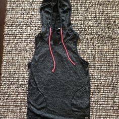 Hooded Open Back Athletic Top With Pockets Hooded Cotton Workout Top, Relaxed Fit Sports Top With Double-lined Hood, Sporty Gray Hooded Top, Team-colored Cotton Hooded Top, Cotton Hooded Sports T-shirt, Metallic Crop Top, Sheer Mesh Top, Doll Blouse, Cutout Crop Top