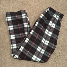 Nwot Cambridge Classics Flannel Warm Pj Pants Size Large Very Warm And Cozy Pants New Without Tags! 100% Polyester Cozy Black Bottoms For Pajama Party, Casual Winter Sleep Bottoms, Casual Winter Bottoms For Pajama Party, Cozy Pants, Pj Pants, Cambridge, Warm And Cozy, Women's Intimates, Pajamas