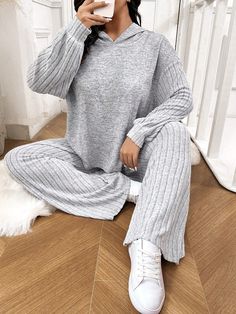 Gris Claro Casual Collar   Liso  Embellished Estiramiento medio Hoodie And Pants, Co Ords, Pants Casual, Kids Beachwear, Maternity Bag, Long Sleeve Hoodie, Plus Clothing, Drop Shoulder, Jumpsuits For Women