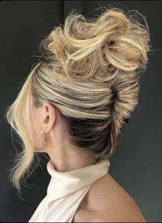 Trending Updo Hairstyles 2023, Hair Up Do Ideas, Dramatic Updo Hairstyles, Volumous Updo, New Years Updo, Big Updo Hairstyles, Baby Shower Hair Styles, Upstyles For Long Hair, Glam Updo