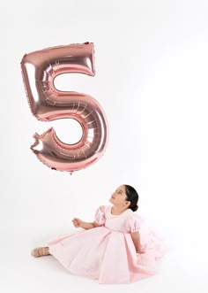 8th Birthday Photoshoot Ideas, 5th Birthday Photoshoot Ideas, 5th Birthday Photoshoot, Number Balloons Photoshoot, Pocahontas Birthday Party, Baby Birthday Photoshoot, Alice In Wonderland Tea Party Birthday, Birthday Room Decorations, 5th Birthday Party Ideas