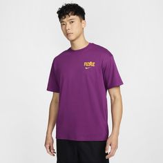 This Max90 tee offers dropped shoulders, longer sleeves and a roomy fit through the body and hips, giving it a relaxed look. Midweight cotton fabric feels soft and has a slight drape. Purple Moisture-wicking T-shirt For Sports, Casual Relaxed Fit T-shirt For Gym, Purple Athleisure T-shirt For Sports, Urban Purple Cotton T-shirt, Urban Style Purple Cotton T-shirt, Nike Relaxed Fit T-shirt For Gym, Nike Oversized Activewear For Streetwear, Purple Sports T-shirt With Logo Print, Sports Purple T-shirt With Logo Print