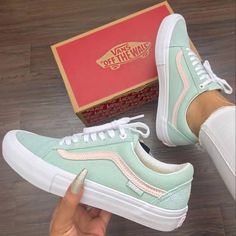 Types Of Shoes For Women, Shoes Quotes, 90's Fashion, Street Fashion Photography, Leather Shoes Woman, Vans Sneakers, Sneakers Outfit, Fall Shoes, Dream Shoes