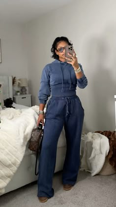 Cute Sporty Fall Outfits, Fall Sneaker Outfits Black Women, Travel Outfits Black Women, Fall Chill Outfits, Casual Errands Outfit, Sporty Fall Outfits, Outfits Black Women, Lounge Outfits, Loungewear Fashion