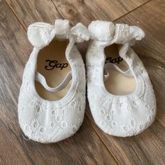 Baby Gap White Eyelet Crib Shoes In Infant Size 1 0-3 Months! Never Worn! Smoke And Pet Free Home! Spring Slip-on Booties For Playtime, Casual White Summer Booties, White Casual Summer Booties, Cute White Spring Booties, Cute White Summer Booties, Cute White Slip-on Booties, White Slip-on Cute Booties, White Closed Toe Summer Booties, White Booties For First Birthday In Spring