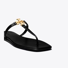 The Roxanne Jelly is a sophisticated and ultra-comfortable slip-on for the beach or pool. This T-strap sandal is designed with water-resistant TPU and a padded footbed for extra support. Our Double T logo anchors the look with understated polish. Tory Burch Sandals Black, Big Steppa, Womens Black Flats, Tory Burch Sandals, Red Sandals, Jelly Sandals, T Strap Sandals, Tory Burch Flats, Footwear Design Women